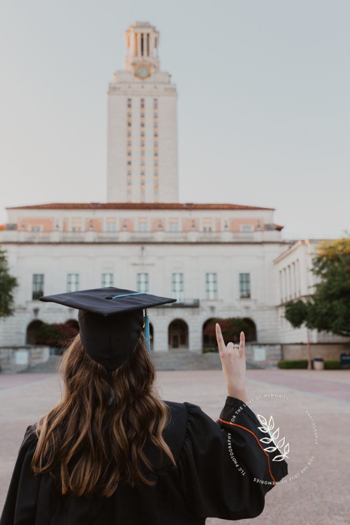 UT Austin senior photos in front of the UT Tower