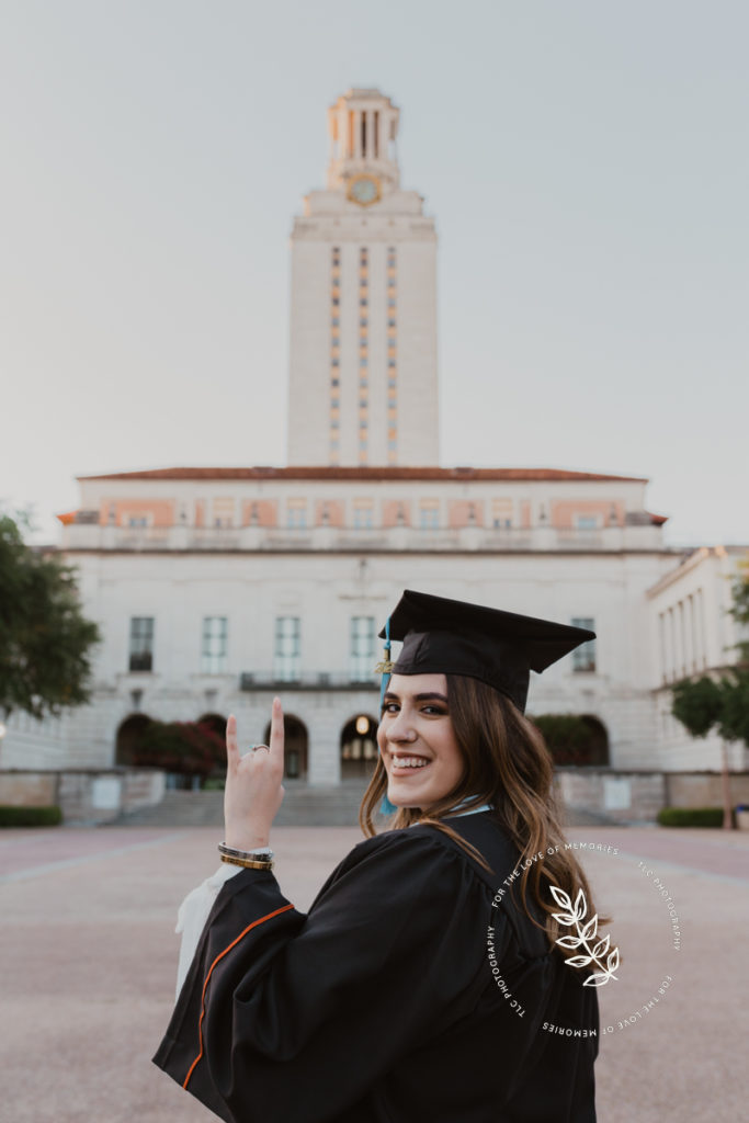 Senior photos in front of the UT Tower