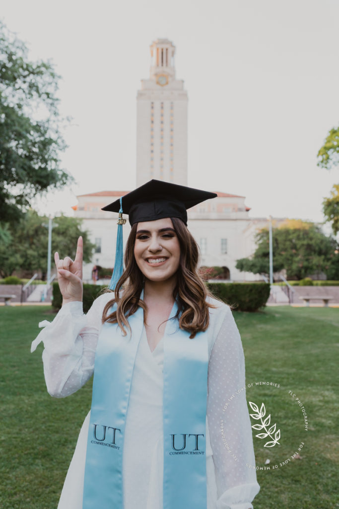 UT Austin senior photos in front of the UT Tower